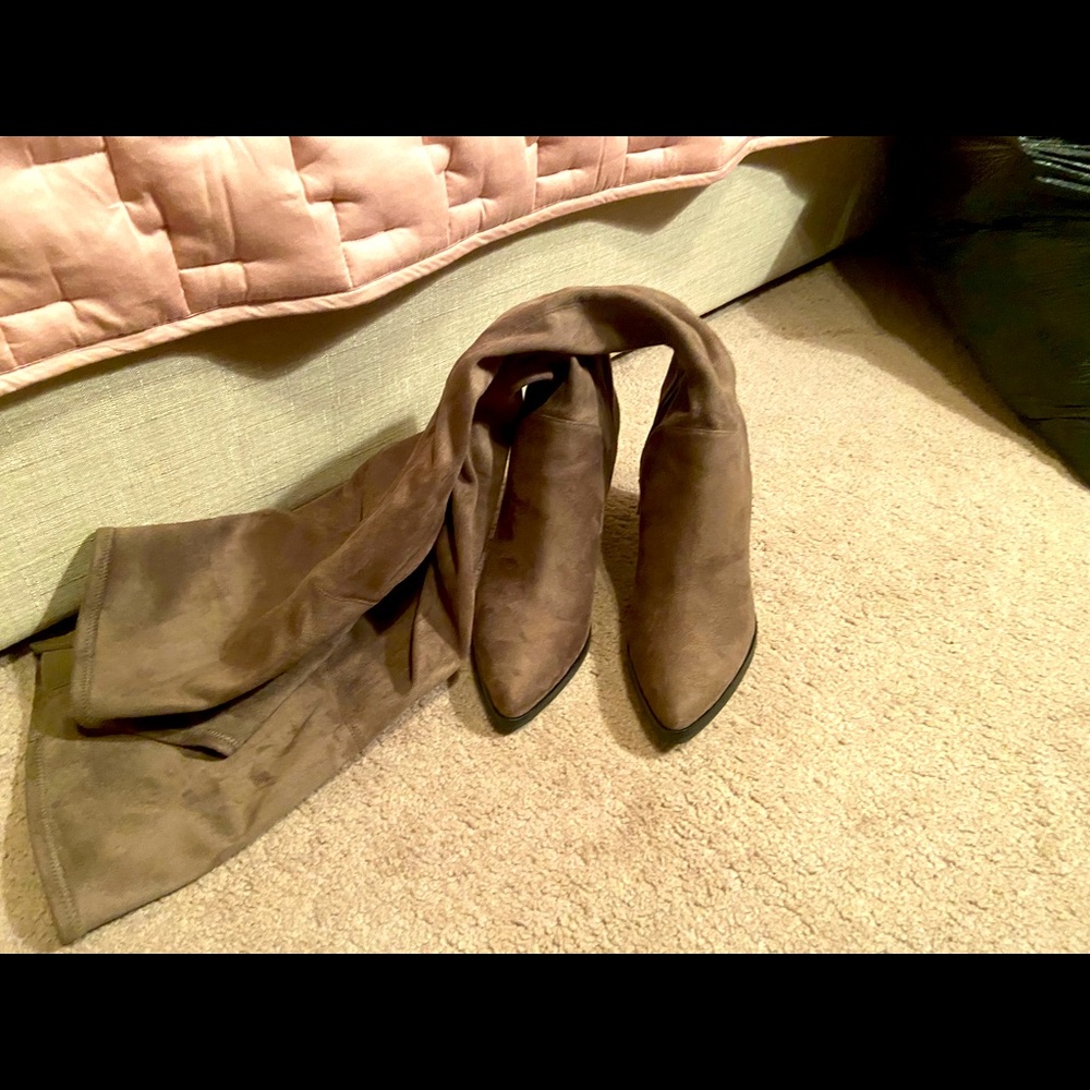 Thigh high Marc Fisher boots. 3” block heel. Like new! Worn once. Size 9.5